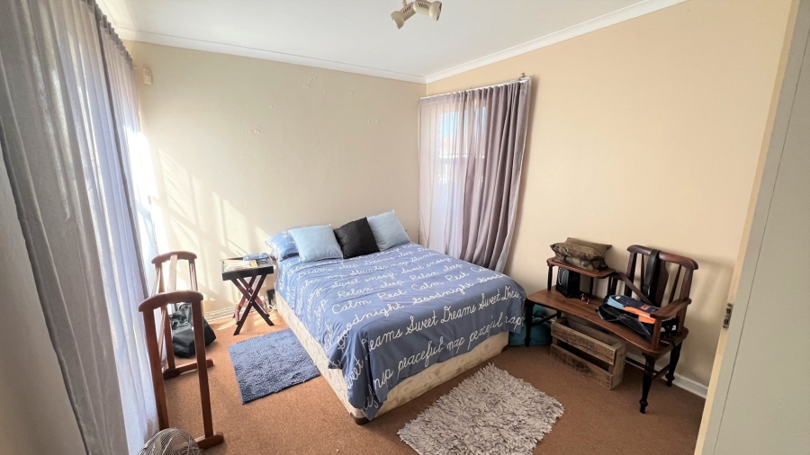 2 Bedroom Property for Sale in Langenhovenpark Free State